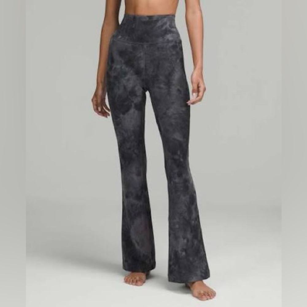 Lululemon Groove Super-High-Rise Flared Pant Nulu - Diamond Dye Pitch Grey Graph